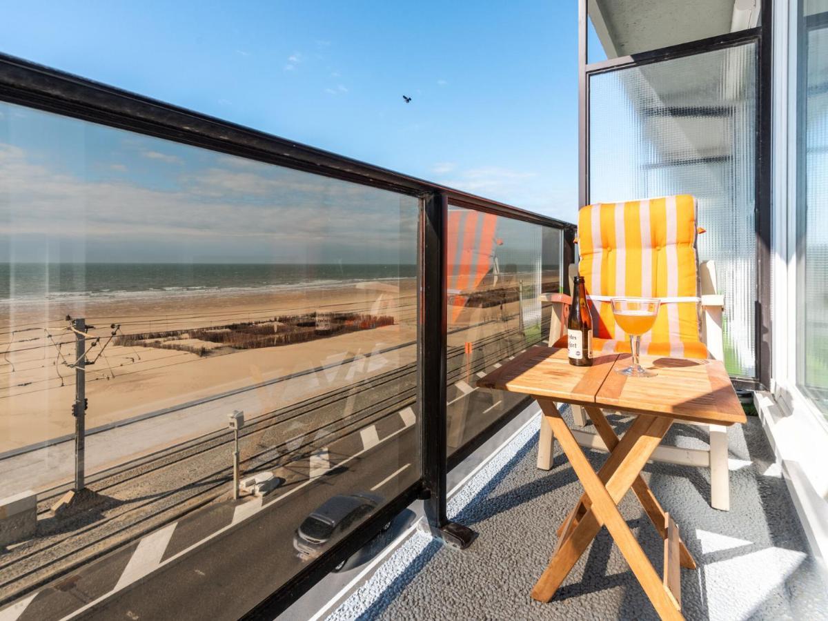 Contemporary Apartment In Oostende With Balcony Exterior foto